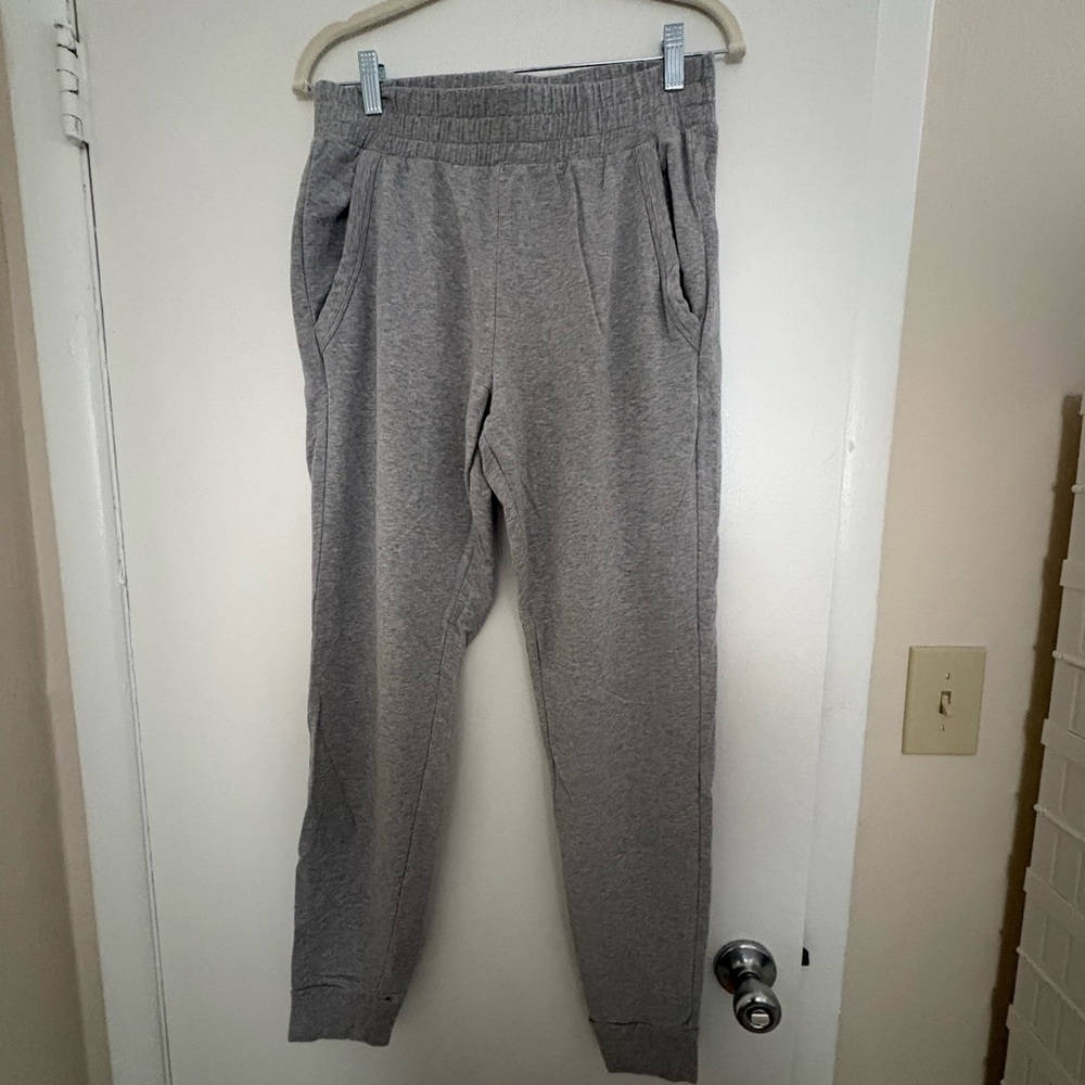 ALO Yoga Gray Heather Relaxed Waistband Joggers